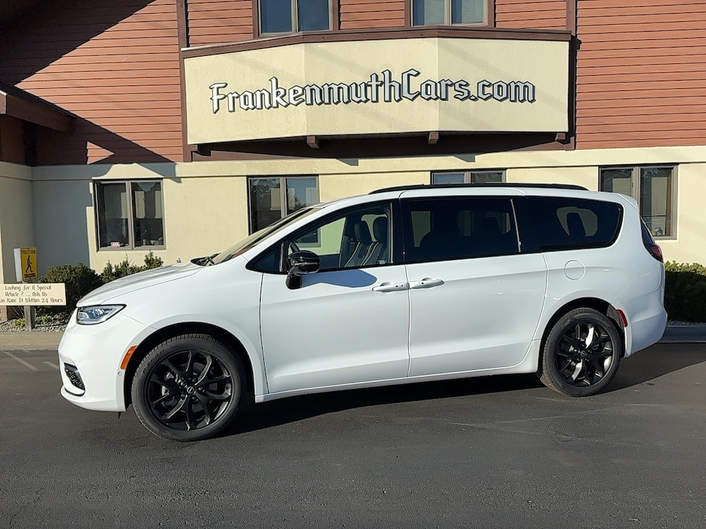 New 2026 Chrysler Pacifica LIMITED AWD Passenger Van