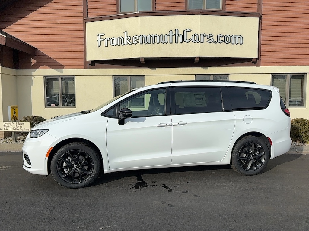New 2026 Chrysler Pacifica LIMITED AWD Passenger Van