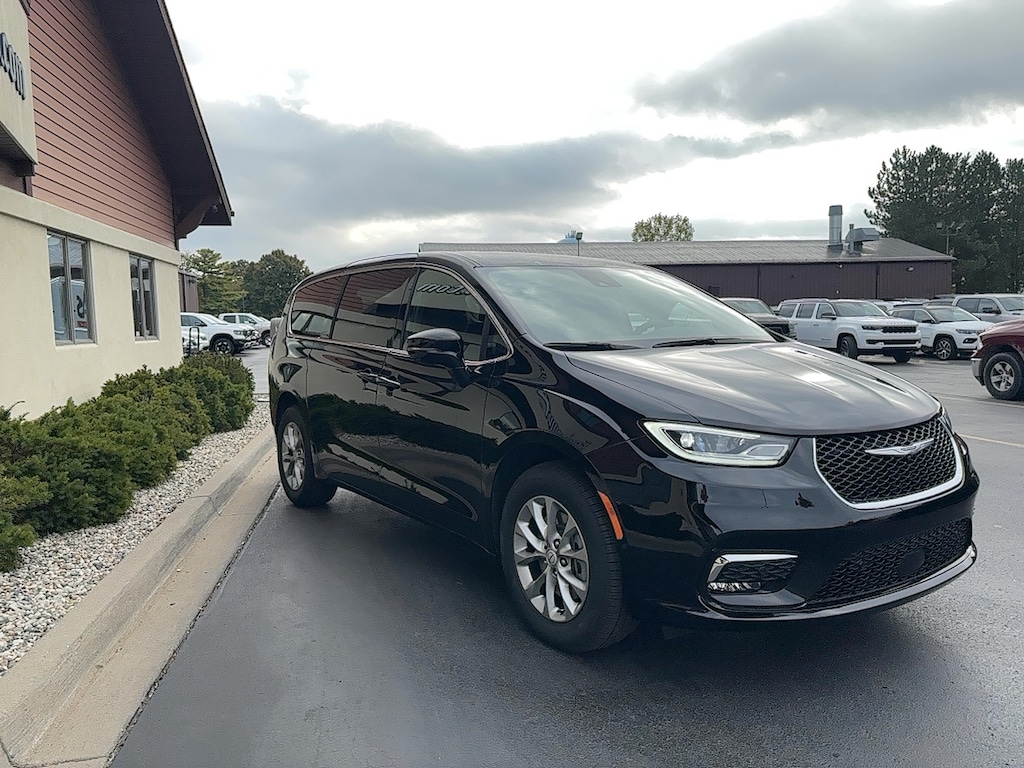 New 2026 Chrysler Pacifica SELECT AWD Passenger Van