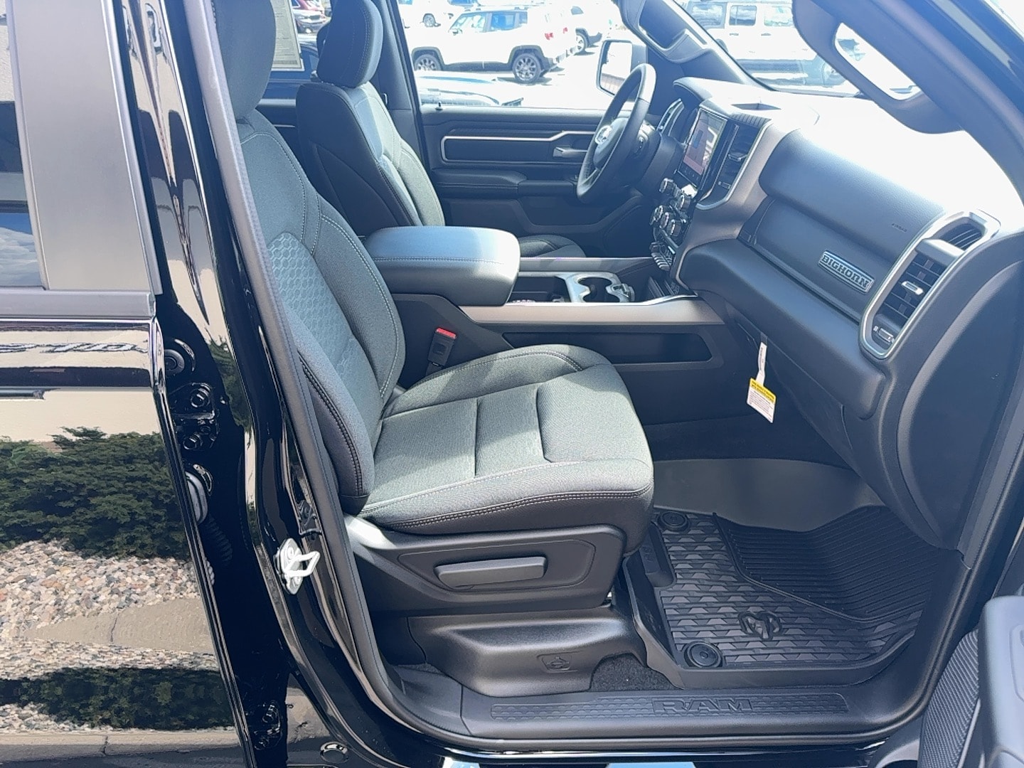 View vehicle photo 7