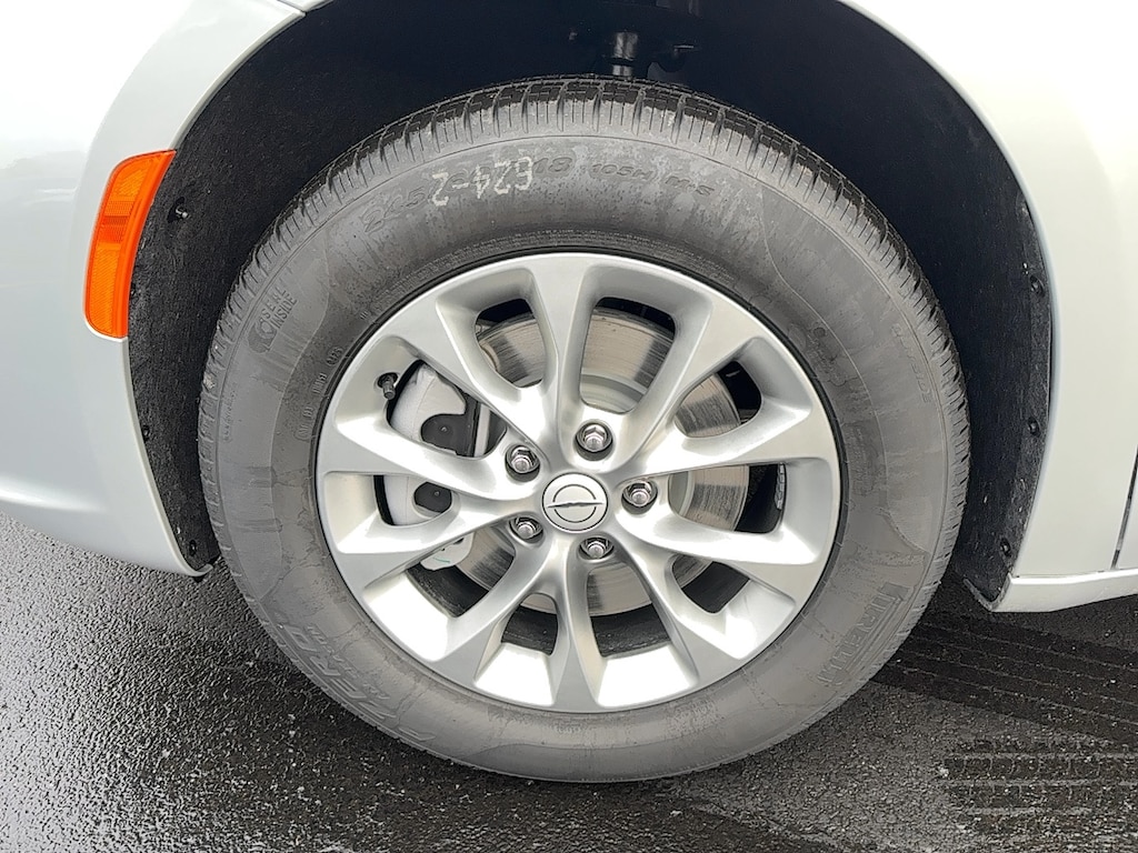 New 2026 Chrysler Pacifica SELECT AWD Passenger Van