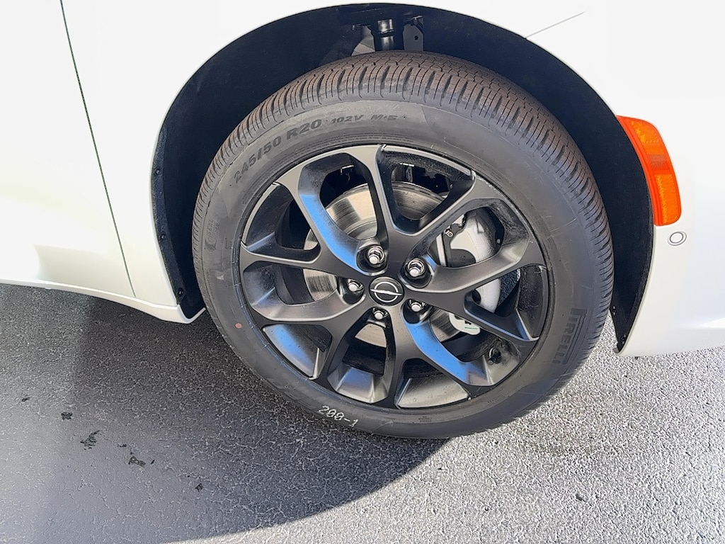 New 2026 Chrysler Pacifica LIMITED AWD Passenger Van