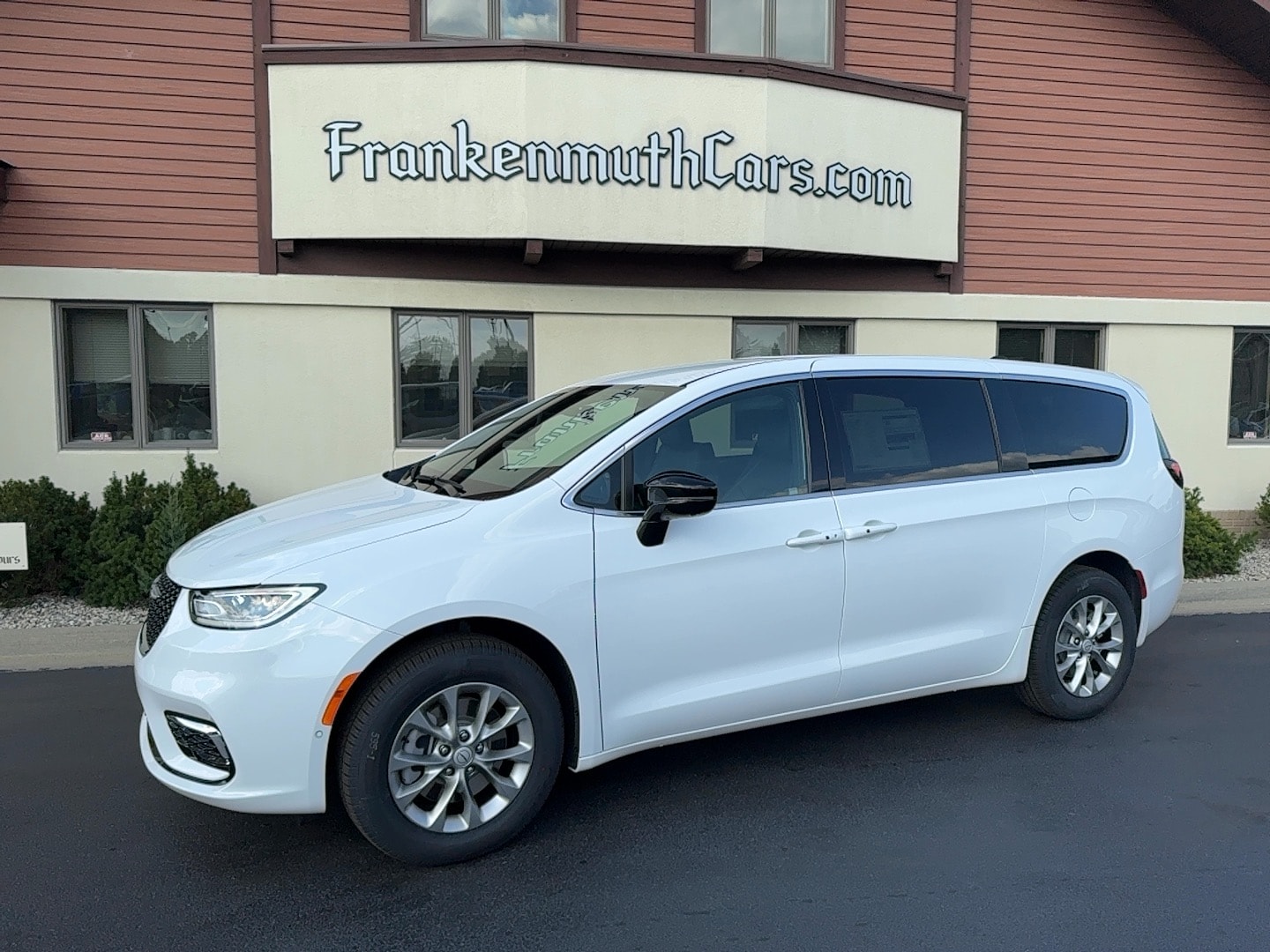 2026 Chrysler Pacifica Passenger Van 