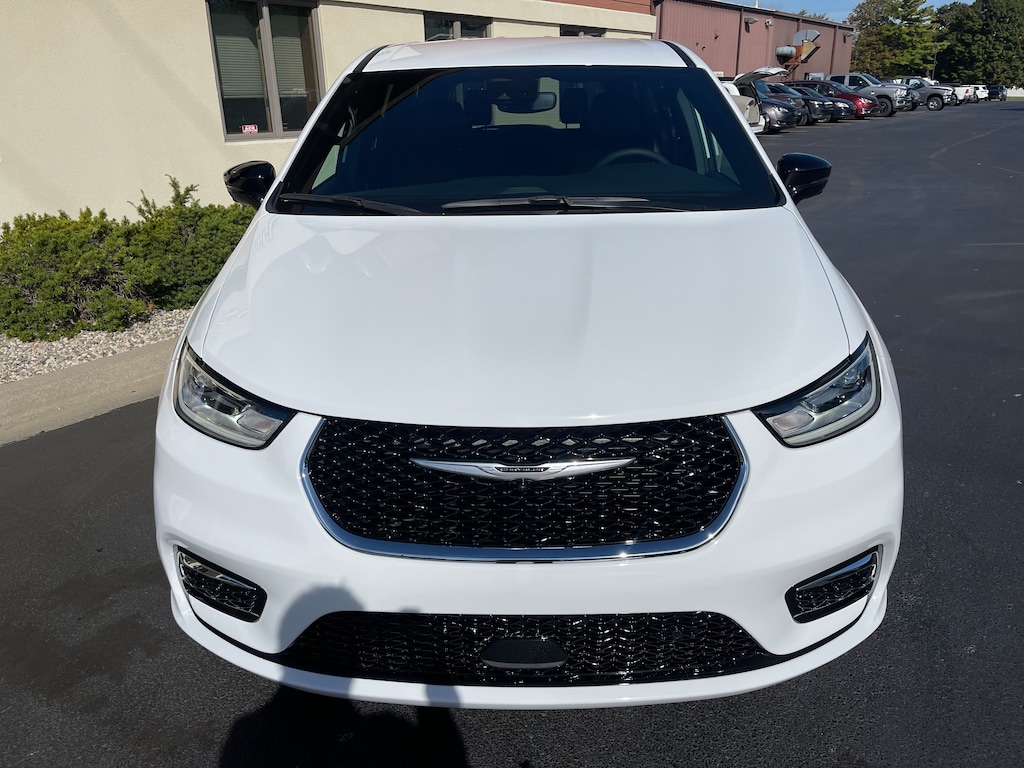 New 2026 Chrysler Pacifica SELECT AWD Passenger Van