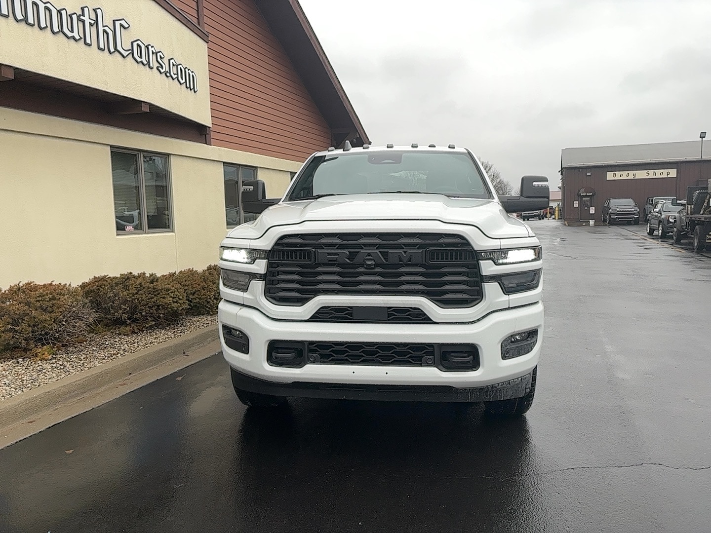 View vehicle photo 3