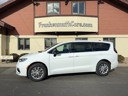 2026 Chrysler Pacifica SELECT AWD Passenger Van