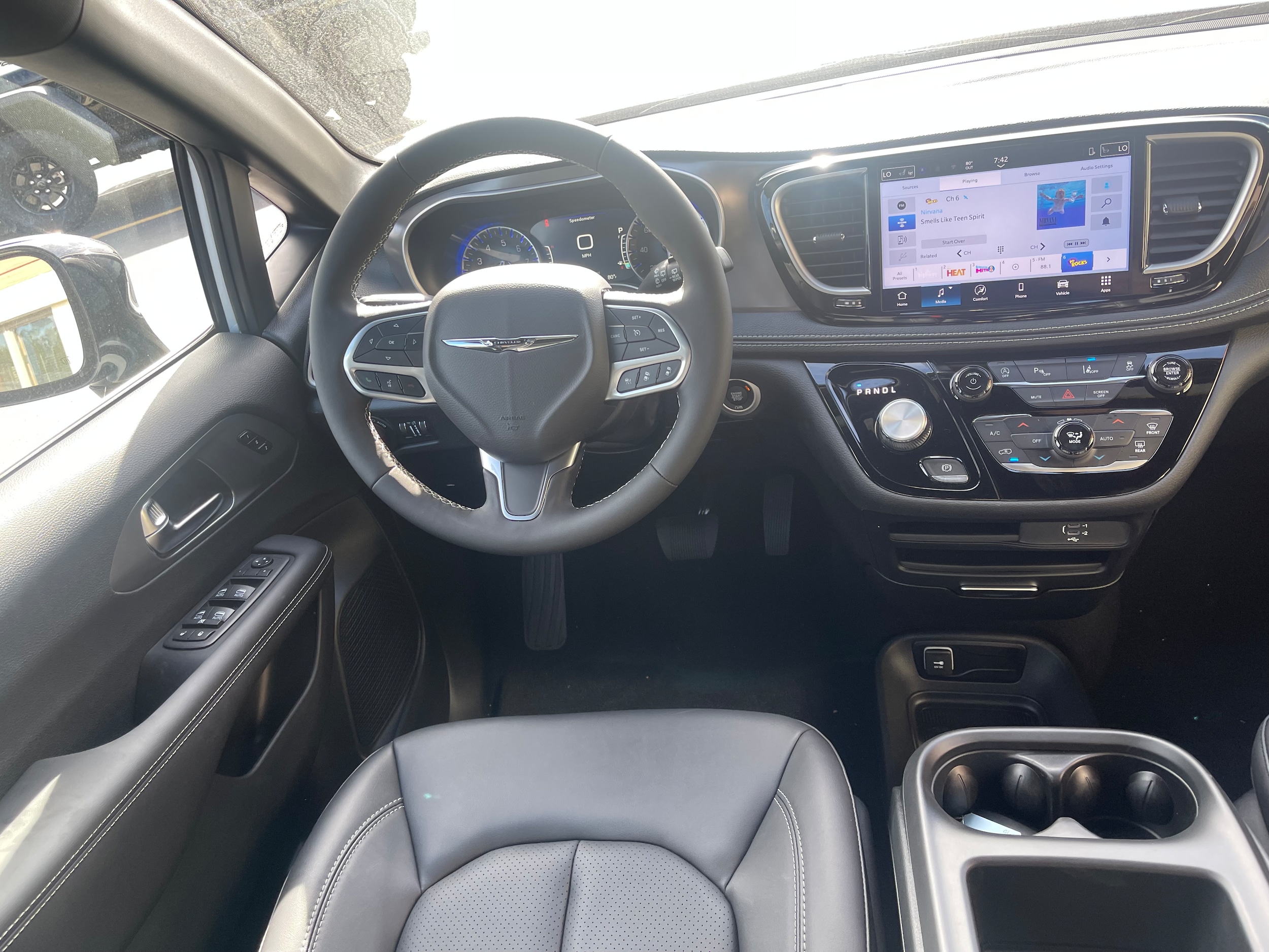 2026 Chrysler Pacifica Select - Photo 8
