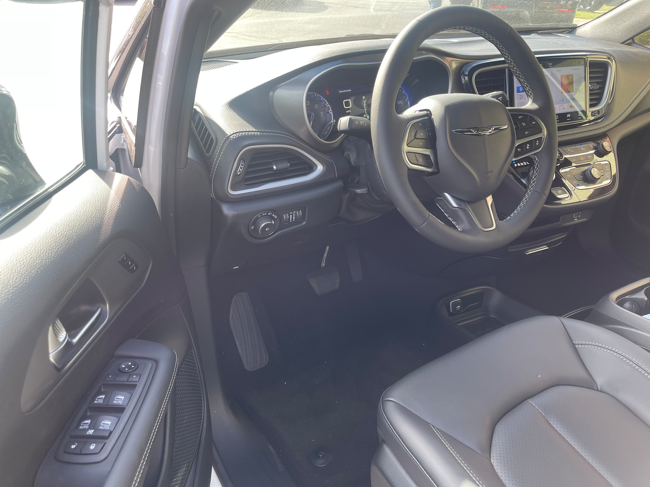 2026 Chrysler Pacifica Select - Photo 7