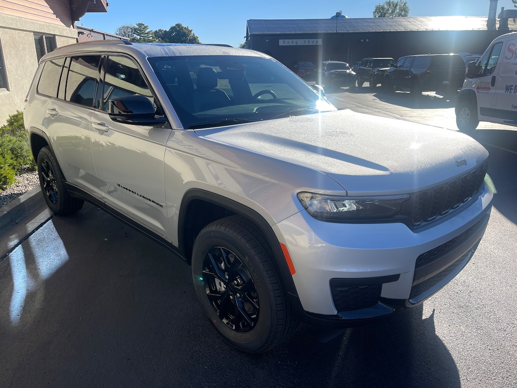 New 2025 Jeep Grand Cherokee L ALTITUDE X 4X4 Sport Utility