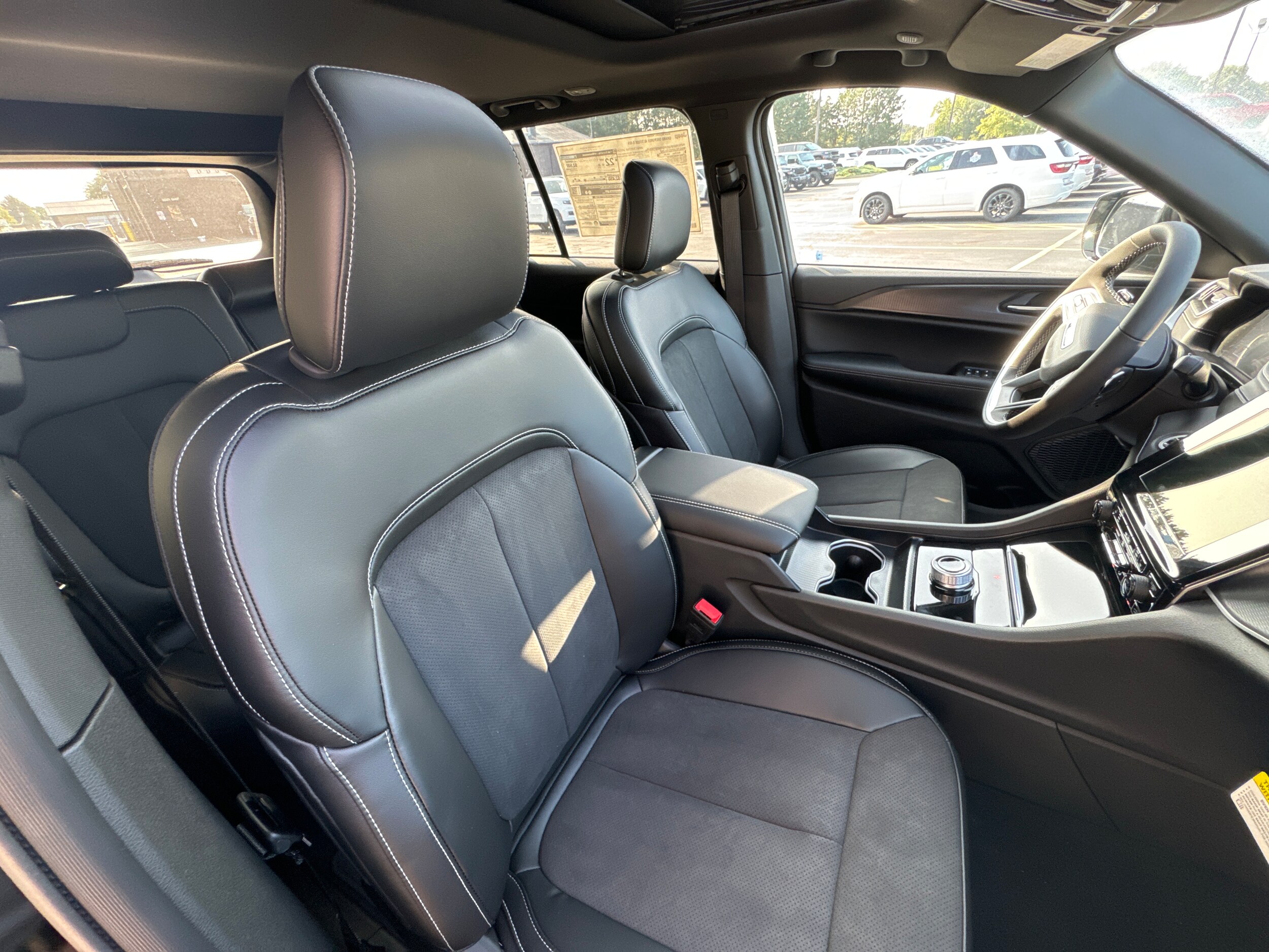 2024 Jeep Grand Cherokee Altitude X photo 3