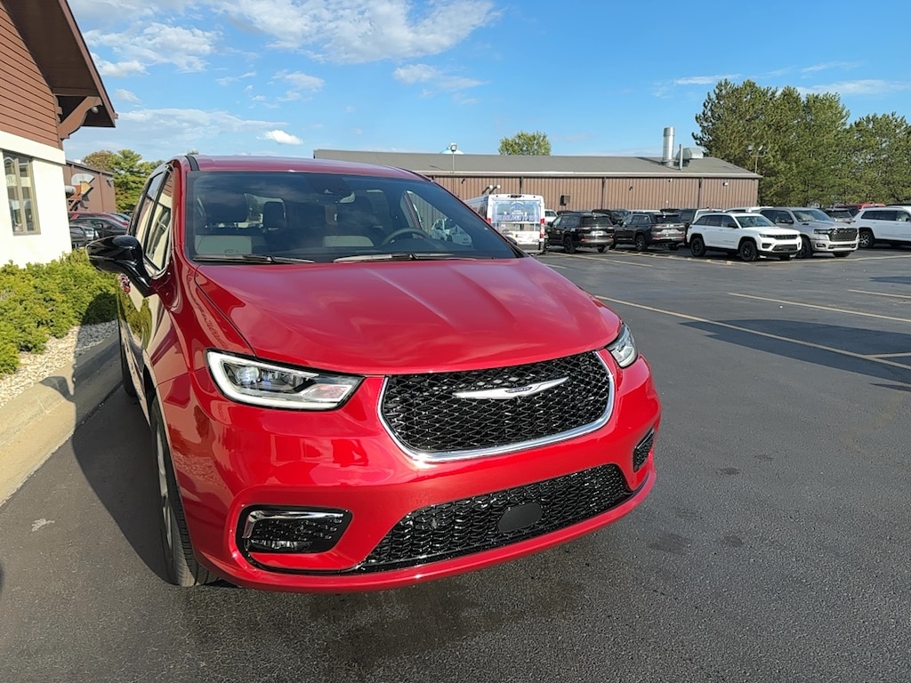 New 2026 Chrysler Pacifica SELECT AWD Passenger Van