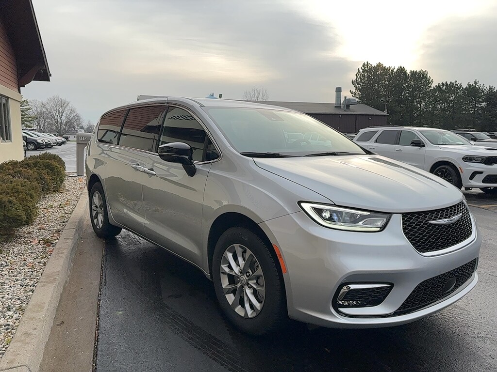 New 2026 Chrysler Pacifica SELECT AWD Passenger Van