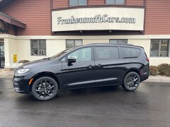 2026 Chrysler Pacifica LIMITED AWD Passenger Van
