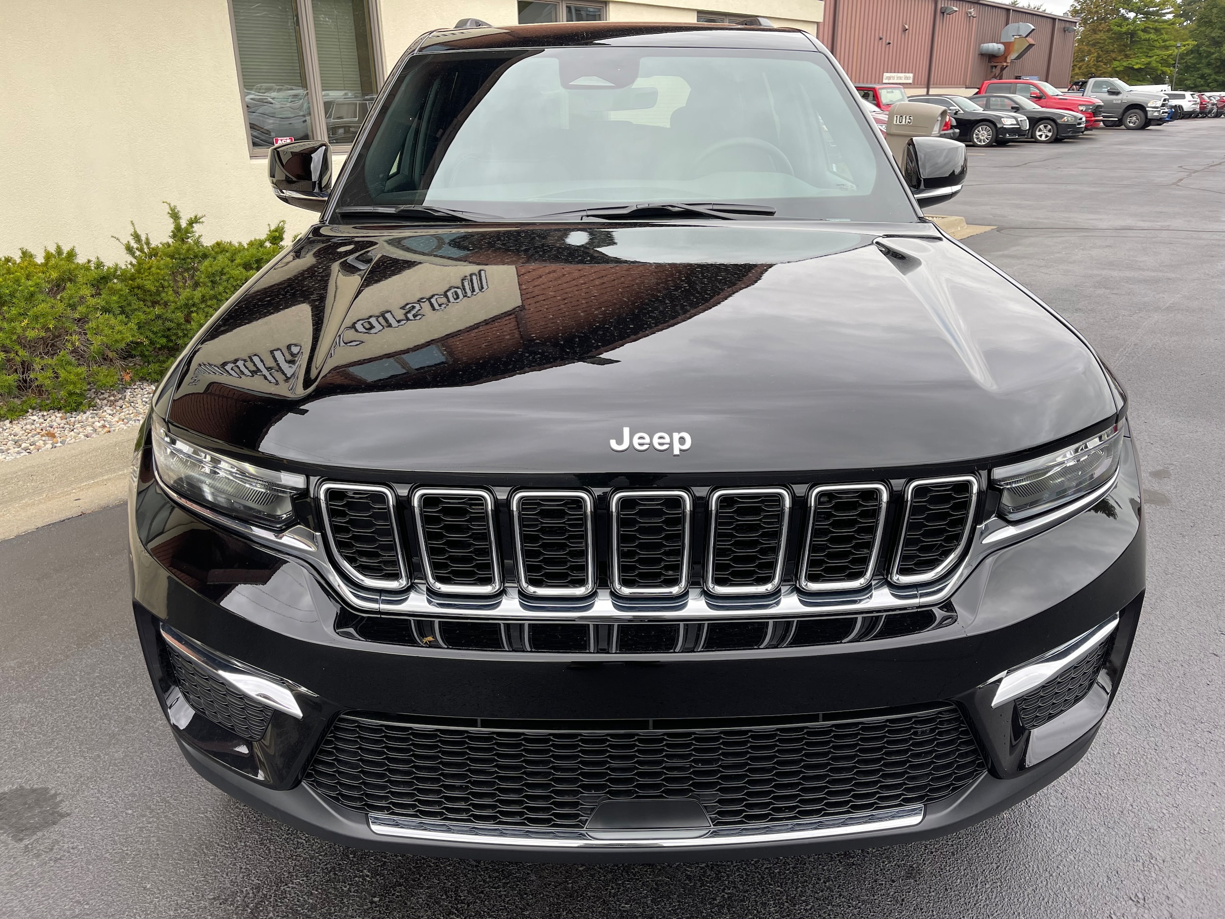 2025 Jeep Grand Cherokee Limited photo 2
