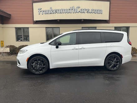 2026 Chrysler Pacifica LIMITED AWD Passenger Van