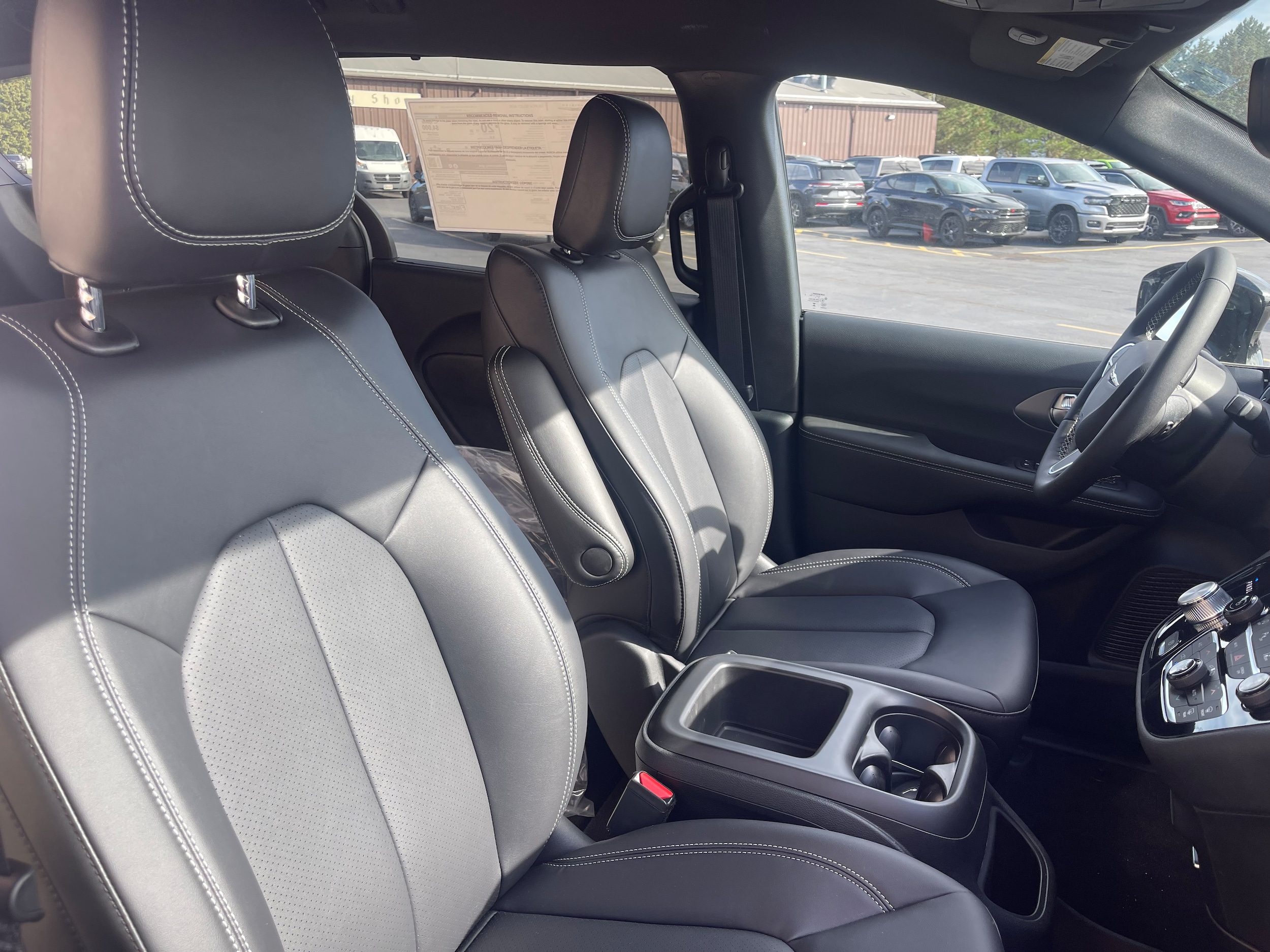 2026 Chrysler Pacifica Select - Photo 18