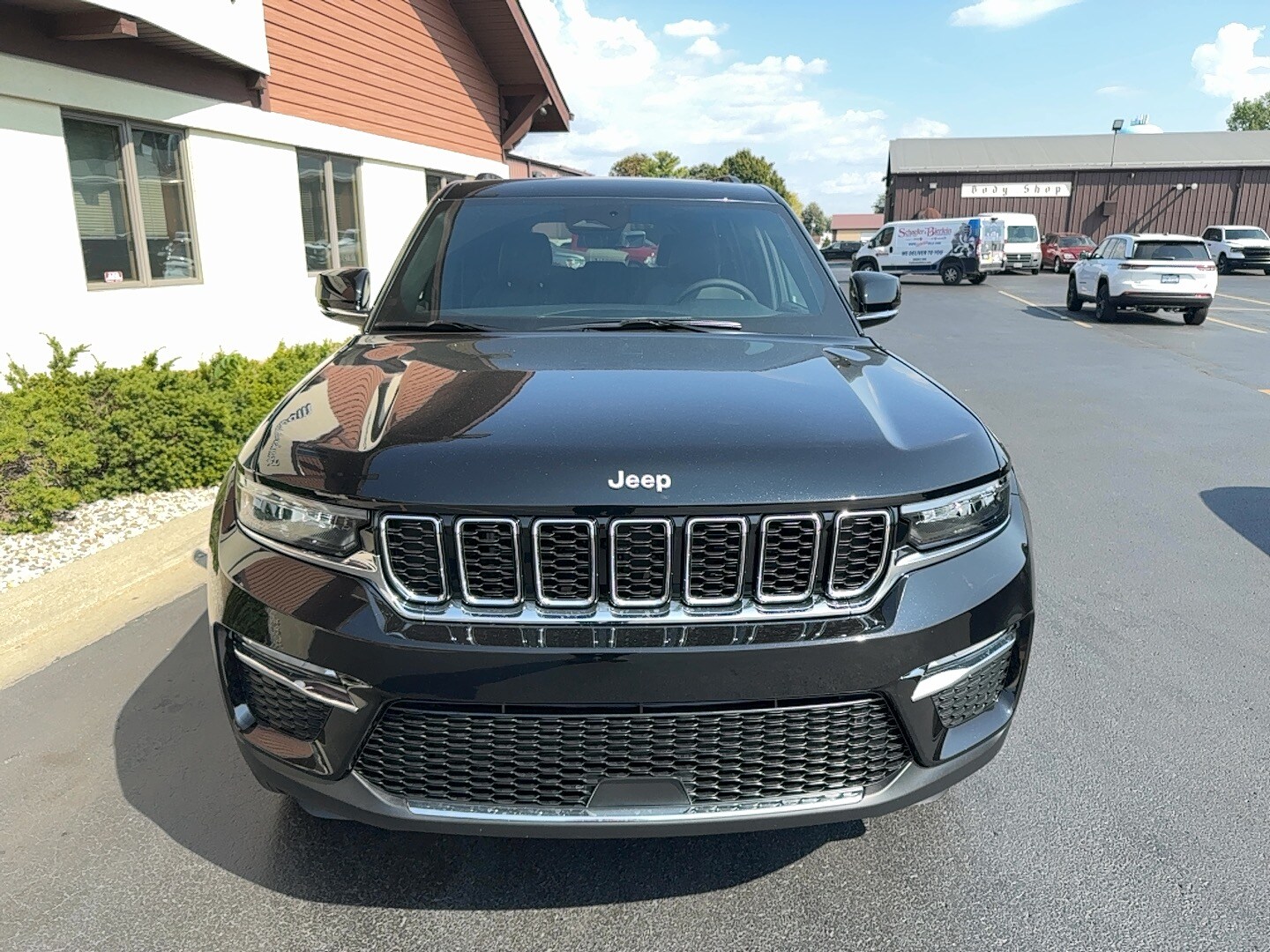 2025 Jeep Grand Cherokee Limited Sport photo 3