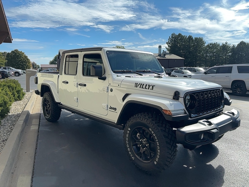 New 2025 Jeep Gladiator WILLYS 4X4 Pickup