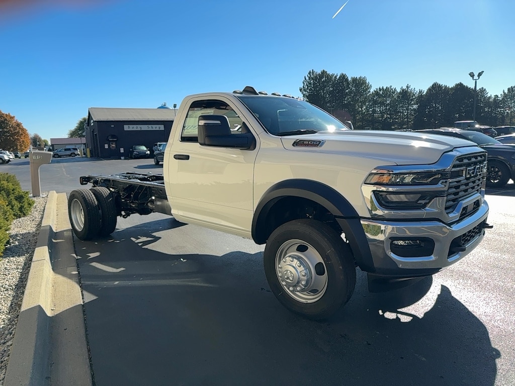 New 2026 Ram 5500 Chassis Cab 5500 TRADESMAN CHASSIS REGULAR CAB 4X4 84' CA Pickup