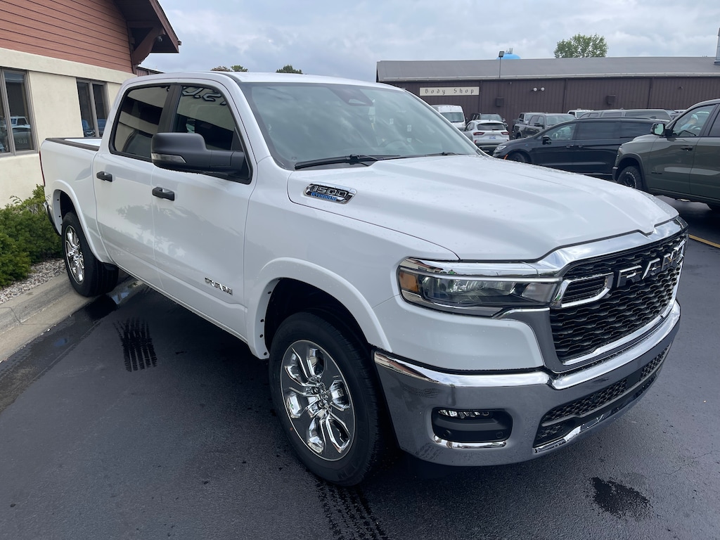 New 2025 Ram 1500 BIG HORN CREW CAB 4X4 5'7 BOX Pickup