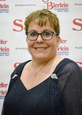 Staff member Karrine O'Neill from ID_5c6ac5