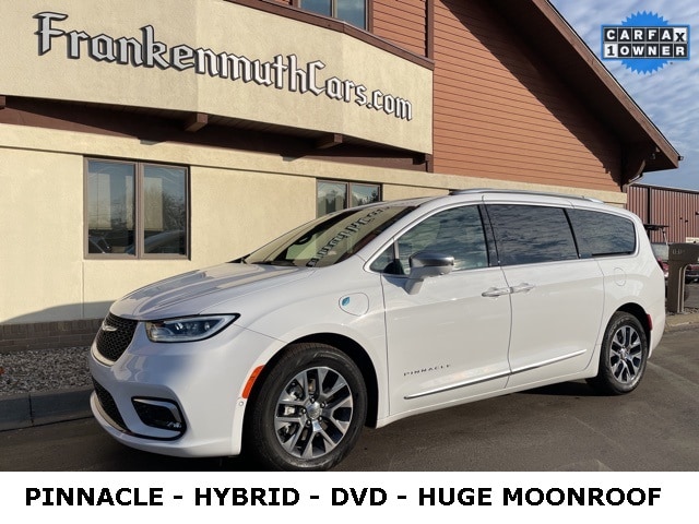 2024 Chrysler Pacifica PHEV Pinnacle's photo