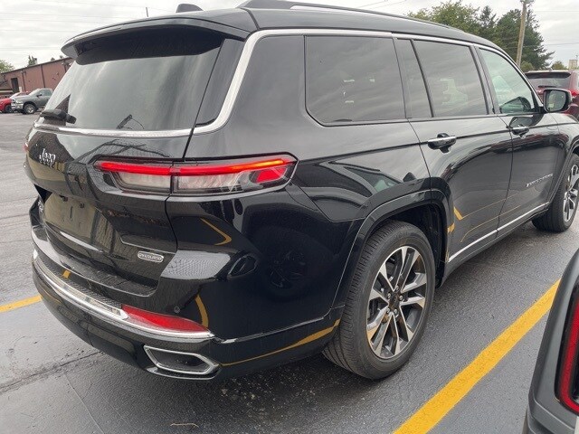 2023 Jeep Grand Cherokee Overland photo 3
