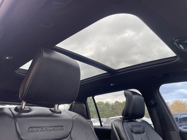 2021 Jeep Grand Cherokee Overland photo 4