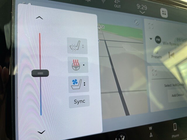 2024 Chrysler Pacifica Hybrid Pinnacle photo 3