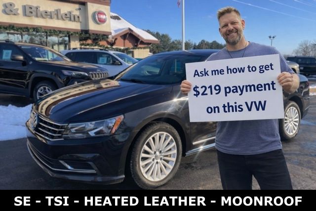 2017 Volkswagen Passat SE's photo