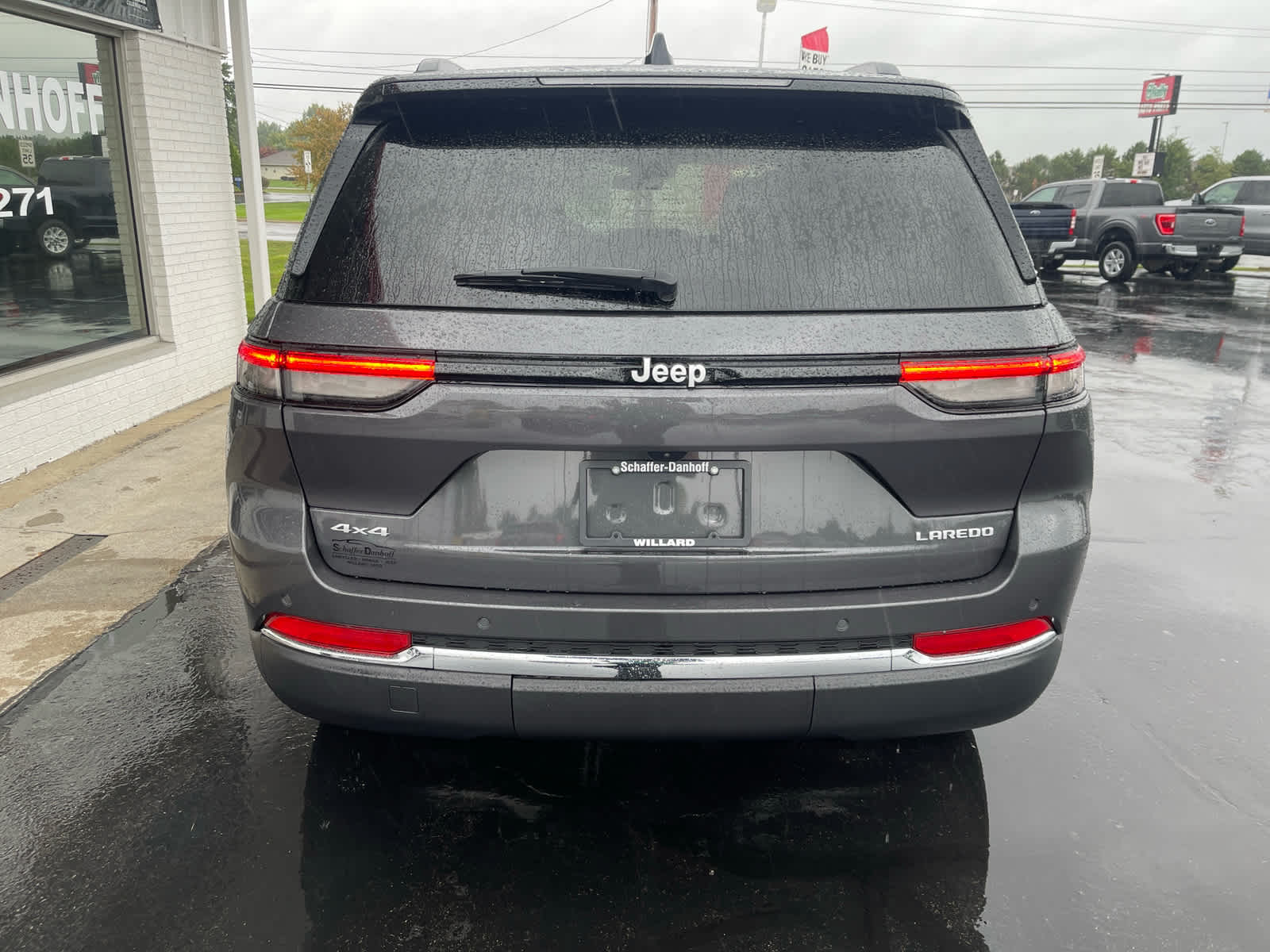 2025 Jeep Grand Cherokee Laredo photo 3