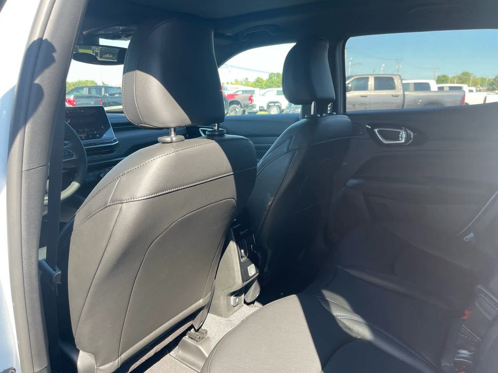 2025 Jeep Compass Limited - Photo 17