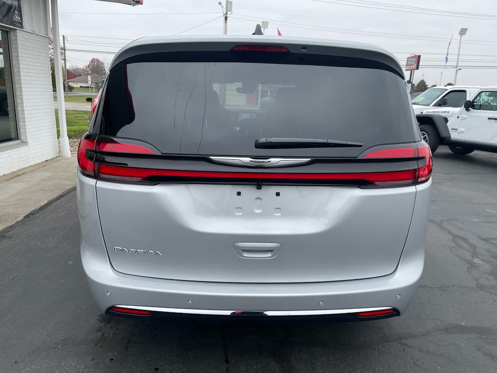 New 2026 Chrysler Pacifica SELECT Passenger Van