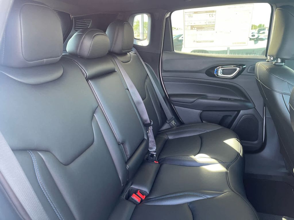 2025 Jeep Compass Limited - Photo 15