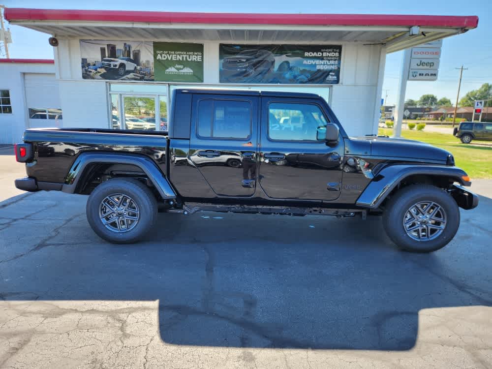 2025 Jeep Gladiator Sport S photo 2