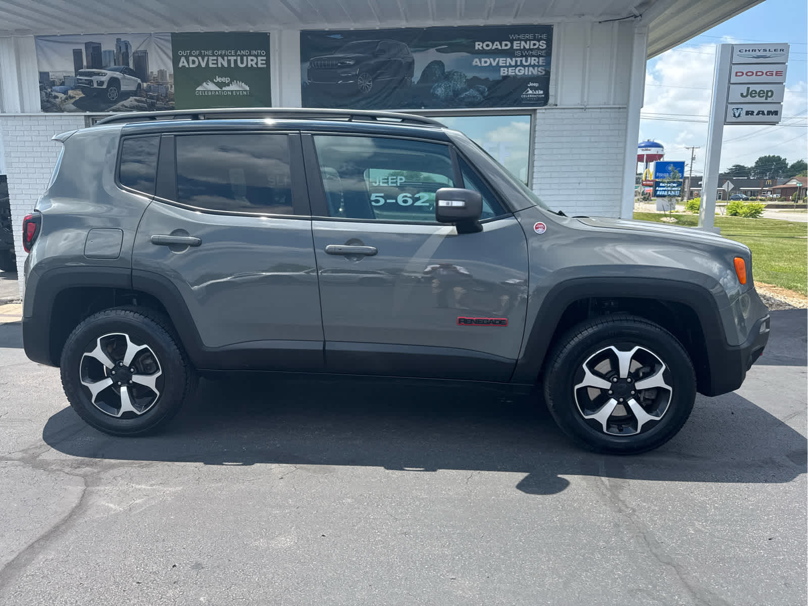 Used 2021 Jeep Renegade Trailhawk with VIN ZACNJDC12MPM14957 for sale in Willard, OH