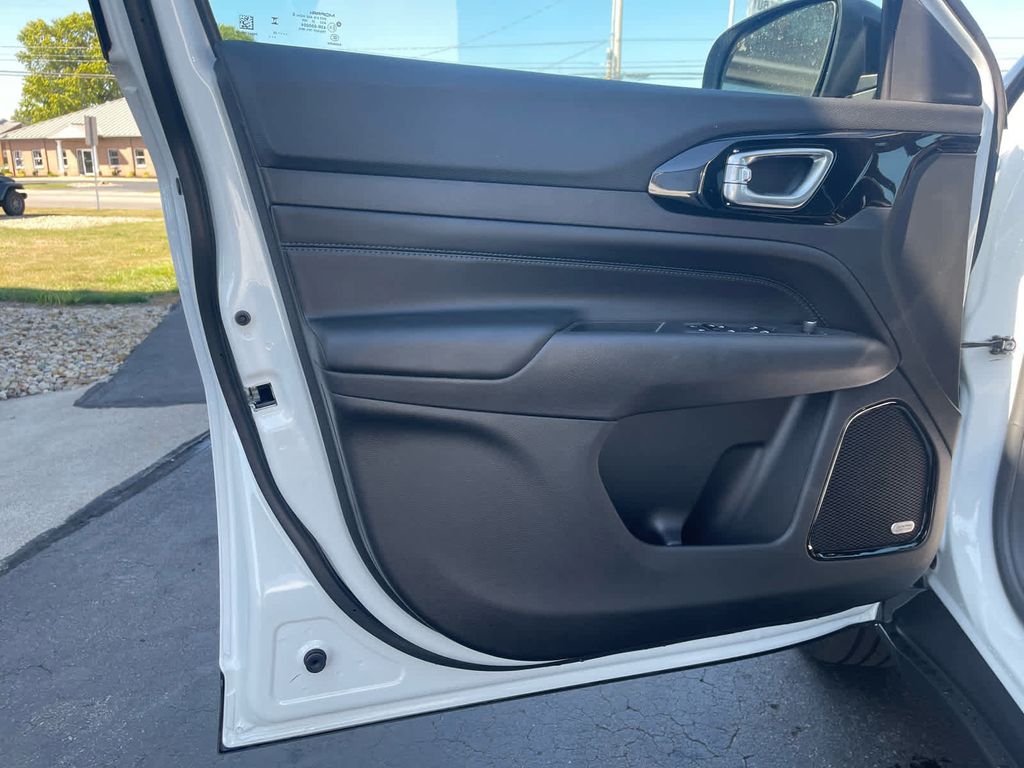 2025 Jeep Compass Limited - Photo 19