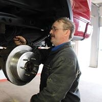 Staff member Tom Cook from ID_43b8f4dee5a7