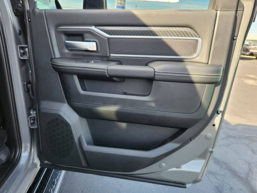 2026 RAM 2500 Big Horn - Photo 13