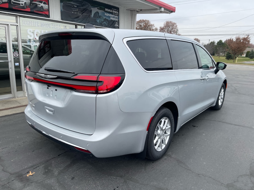 New 2026 Chrysler Pacifica SELECT Passenger Van