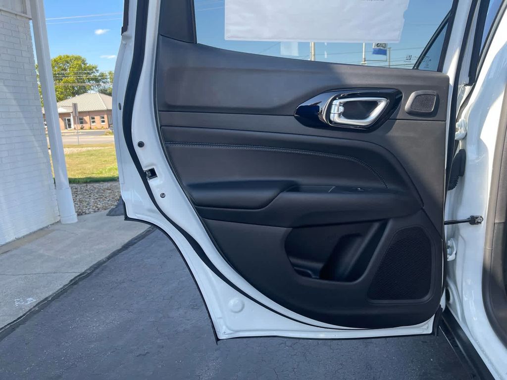 2025 Jeep Compass Limited - Photo 16