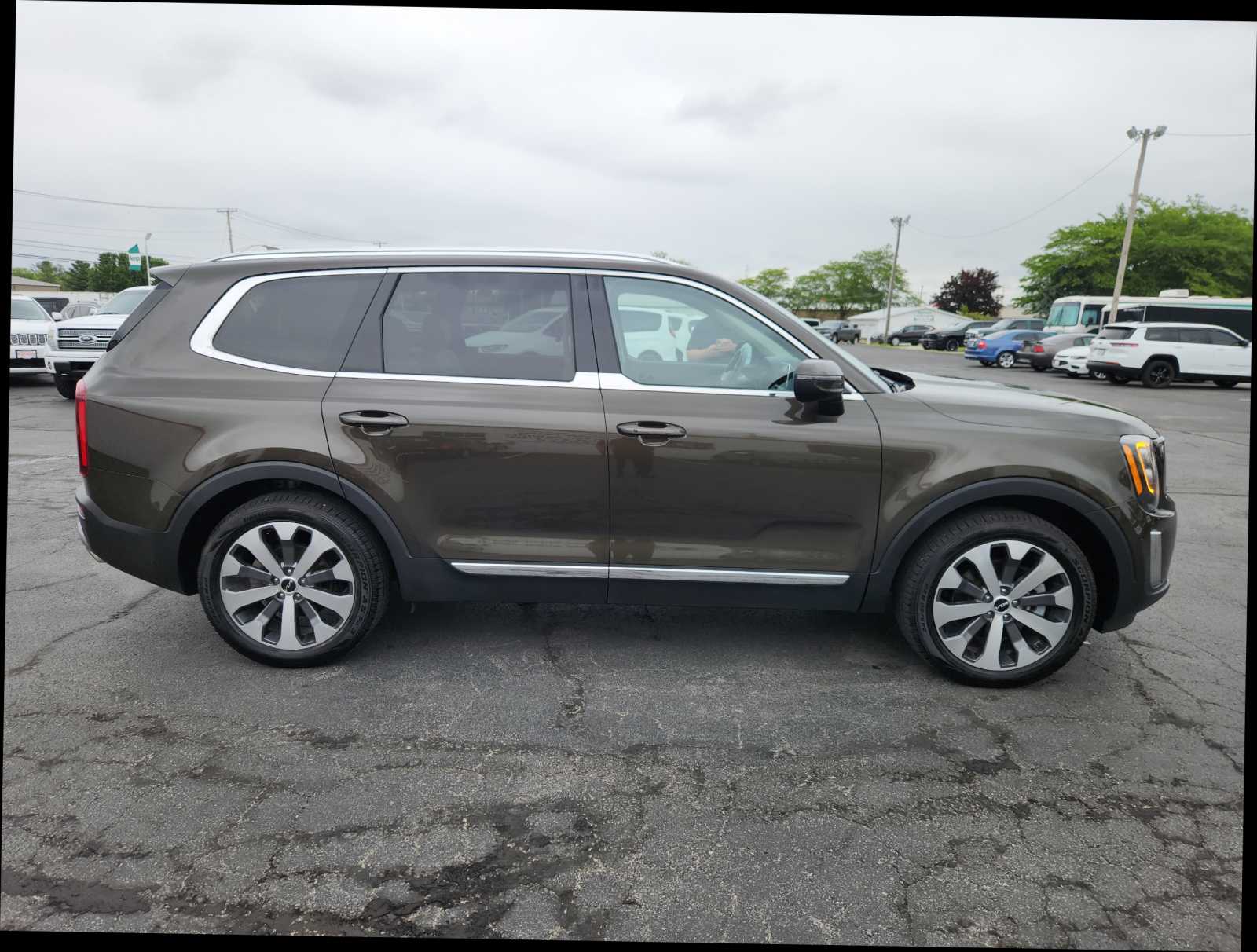 Used 2022 Kia Telluride EX with VIN 5XYP34HC8NG247988 for sale in Willard, OH