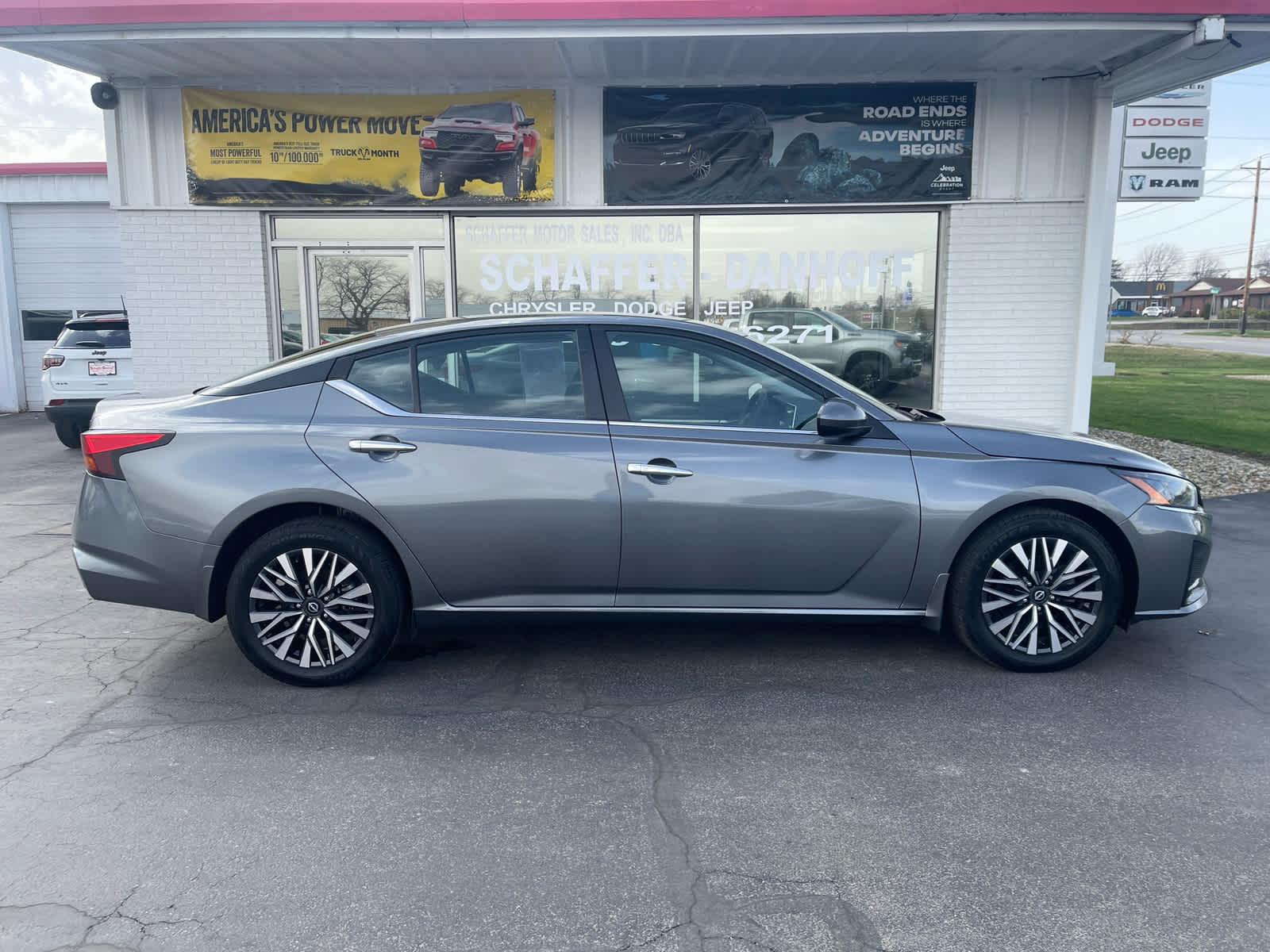 Used 2023 Nissan Altima SV with VIN 1N4BL4DW4PN304697 for sale in Willard, OH