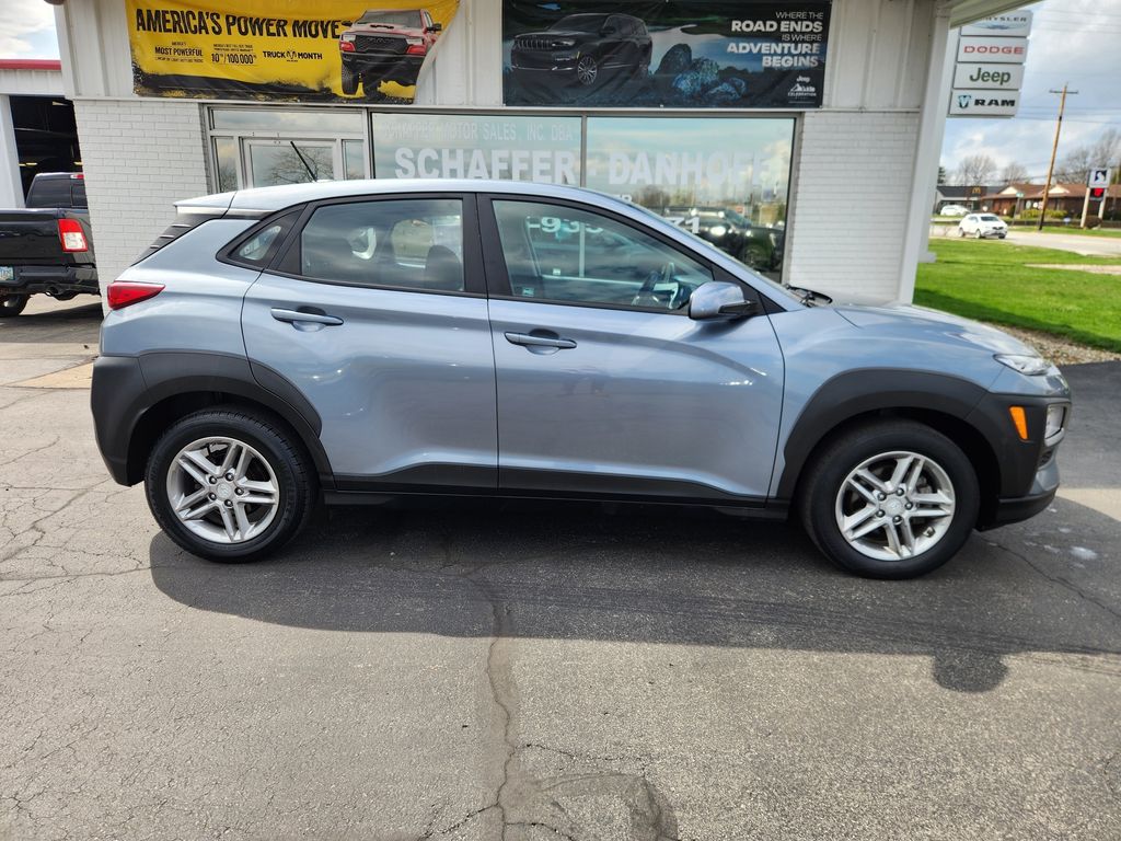 Used 2021 Hyundai Kona SE with VIN KM8K12AAXMU640087 for sale in Willard, OH