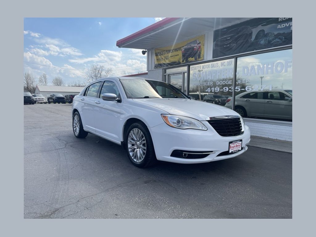2013 Chrysler 200 Limited's photo
