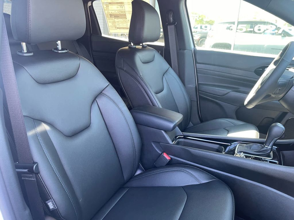 2025 Jeep Compass Limited - Photo 12
