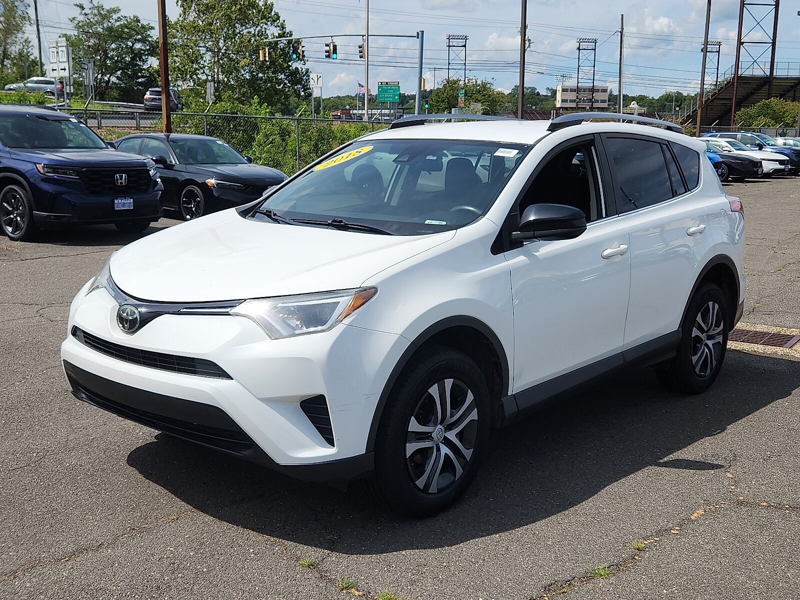 2018 Toyota RAV4 LE photo 3