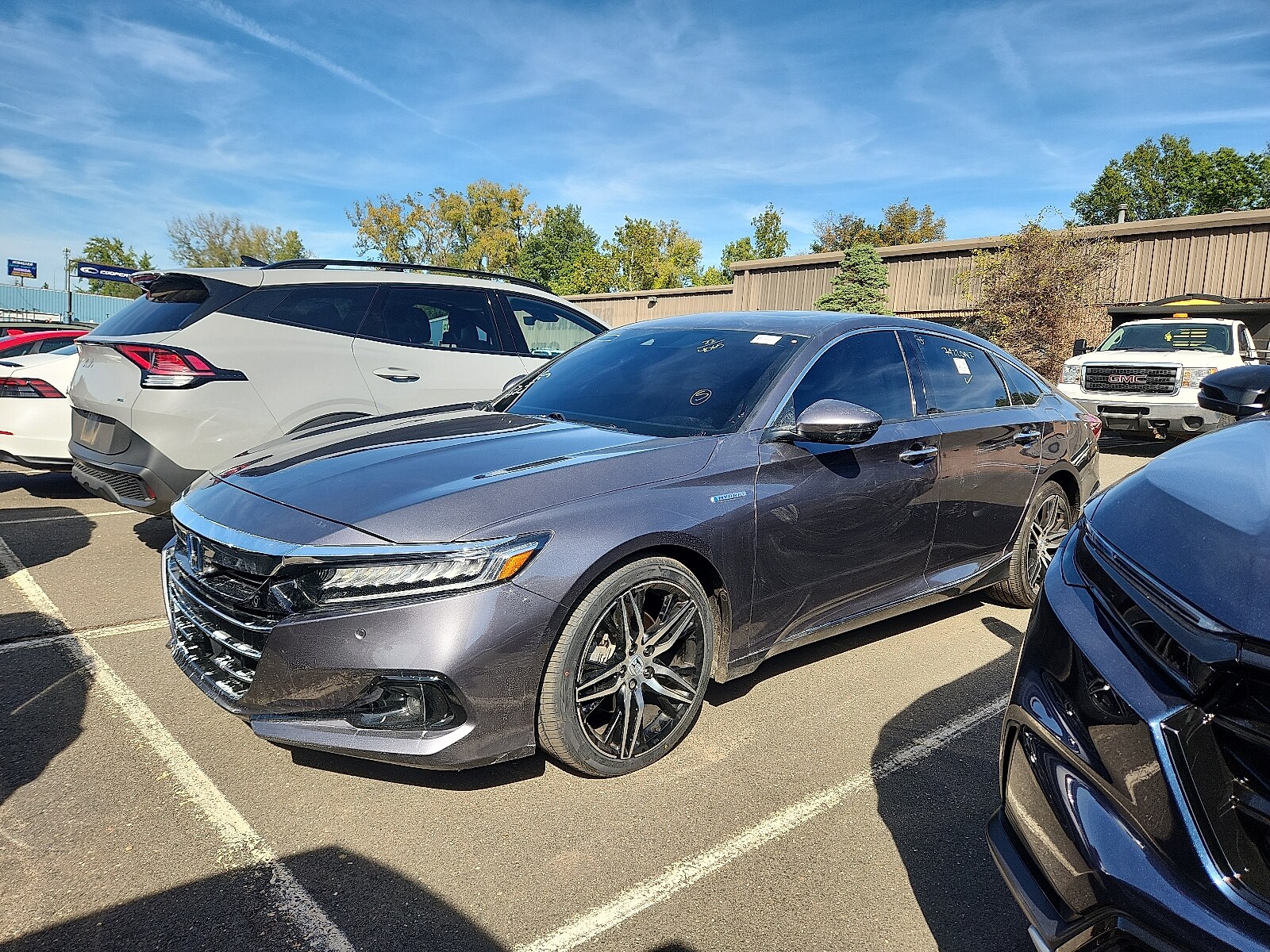 2022 Honda Accord Hybrid Touring photo 2