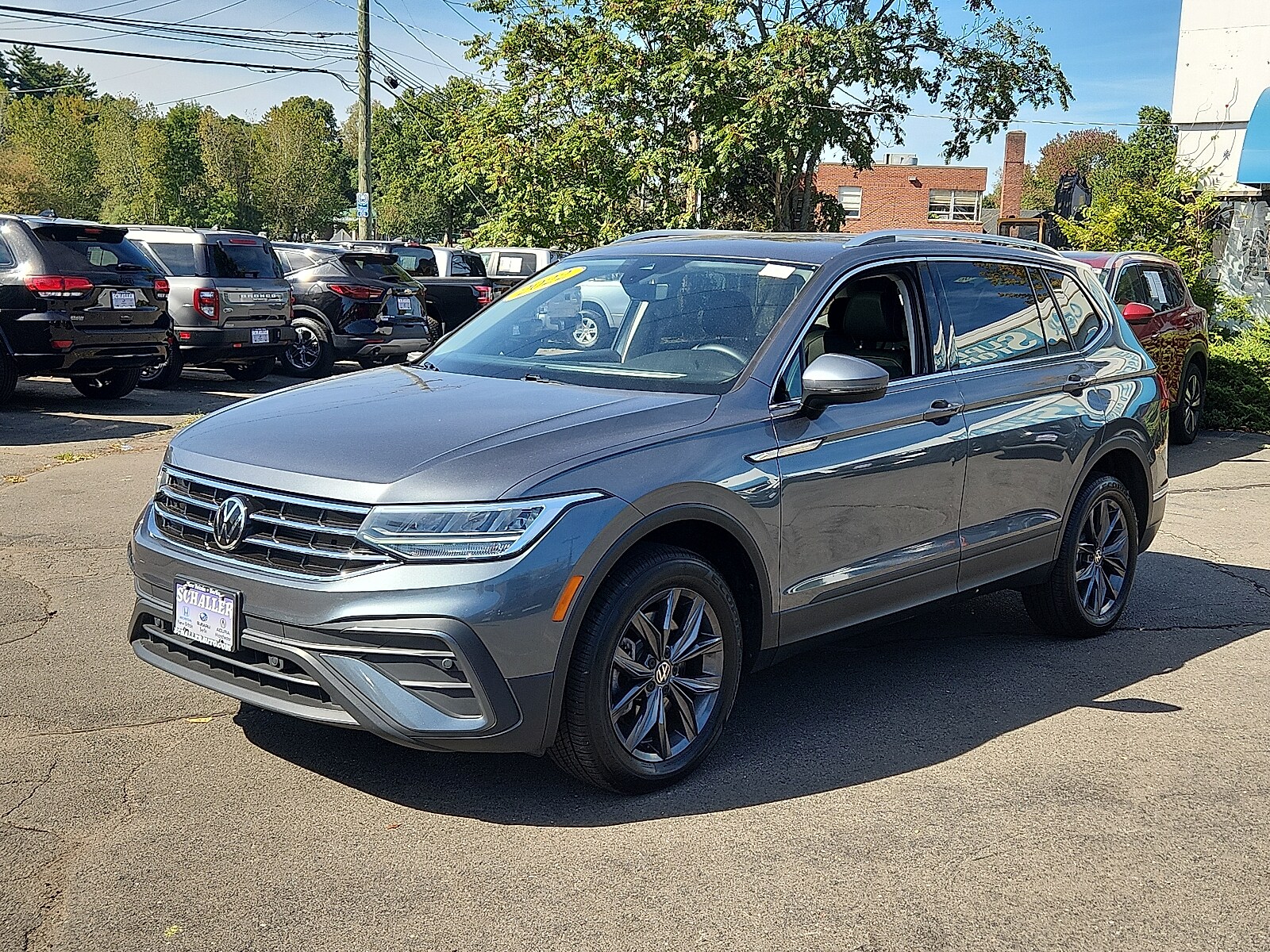 2022 Volkswagen Tiguan SE photo 3