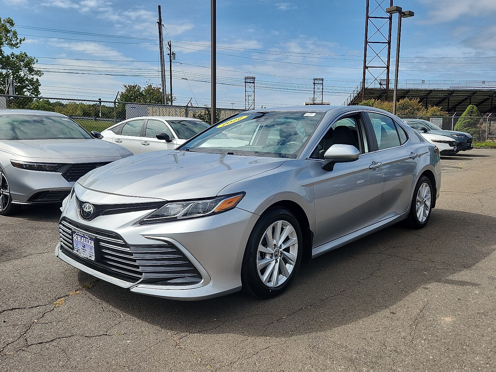 2022 Toyota Camry LE photo 3